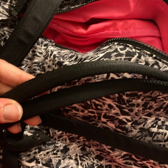 Lululemon Run Ways Duffel - Picture 7 of 8